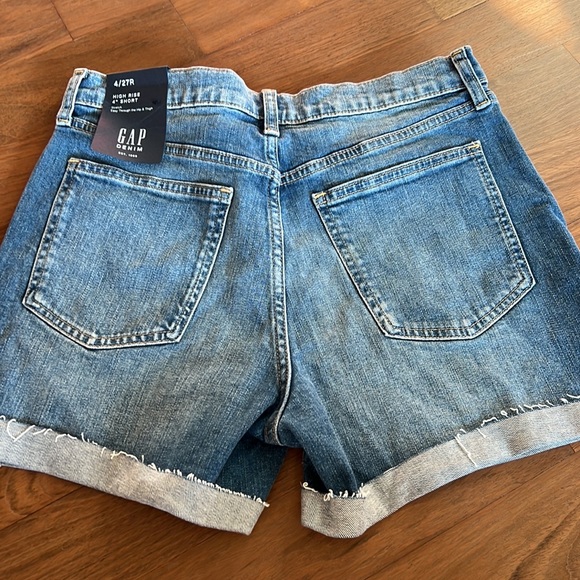 GAP high waisted shorts - Picture 3 of 3